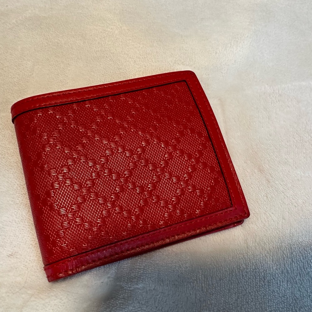 Red bifold Gucci wallet